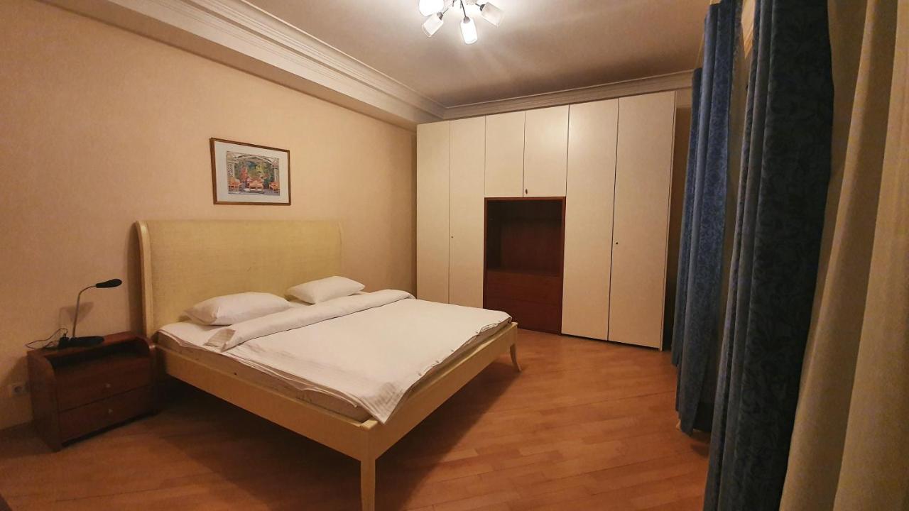 Real Home Apartments In Kiev Center Luaran gambar